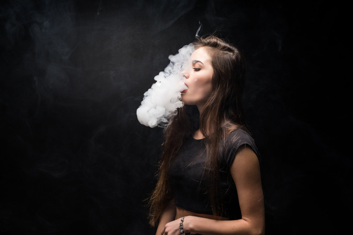 woman using vape